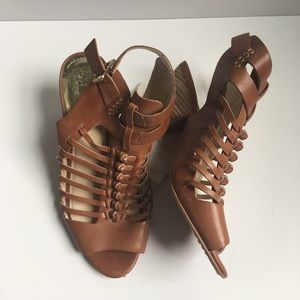 Vince Camuto come heel brown sandals